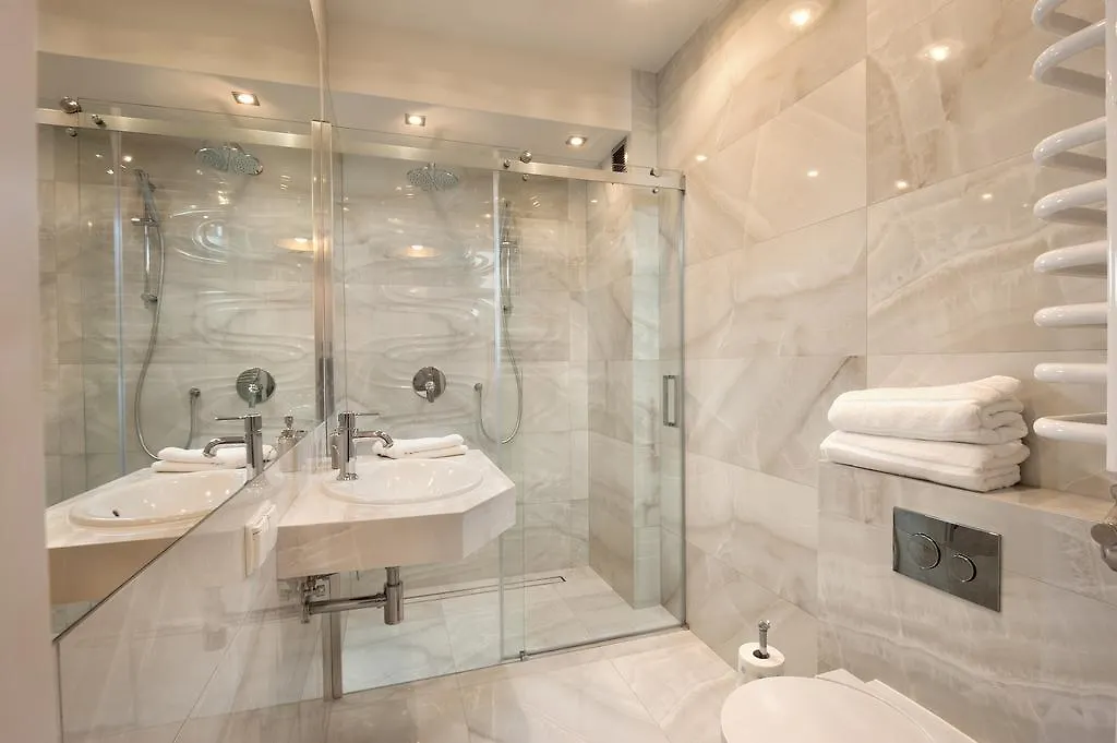 Elegant City Center Apartment Krakow Poland